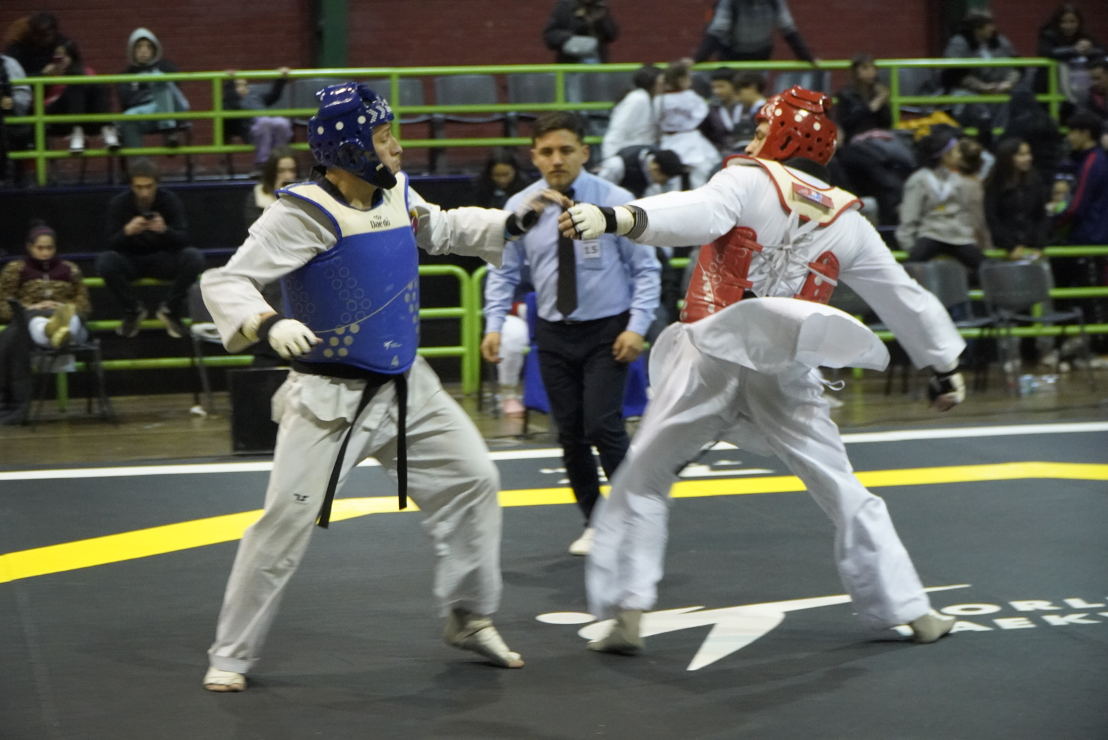 Coach Oscar compitiendo en Taekwondo